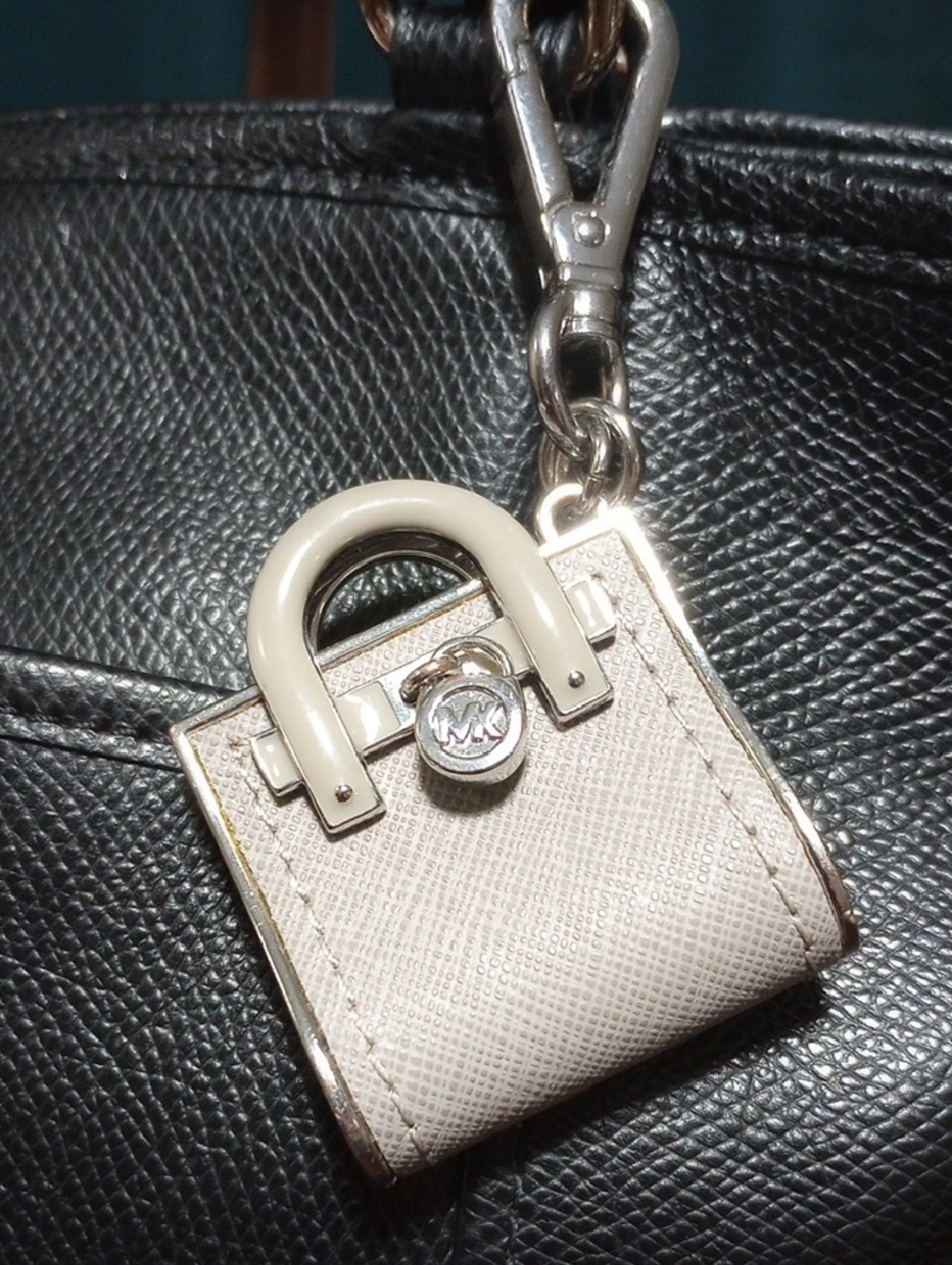 Michael Kors Bag Charm - Picture 3 of 14